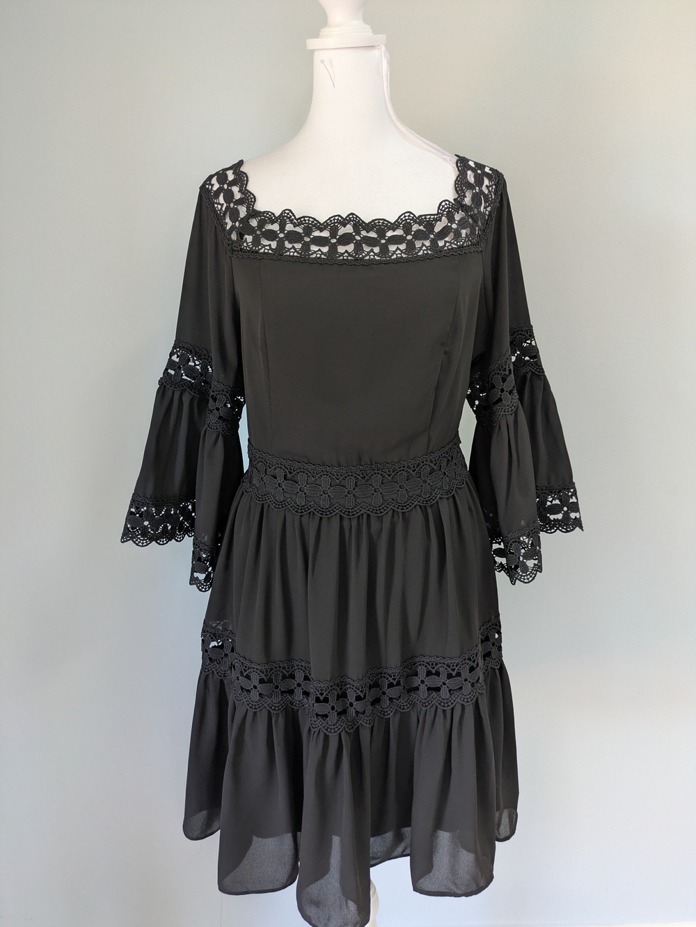 Romeo & Juliet Couture Black Lace-Trim Chiffon Midi Dress Fit And Flare